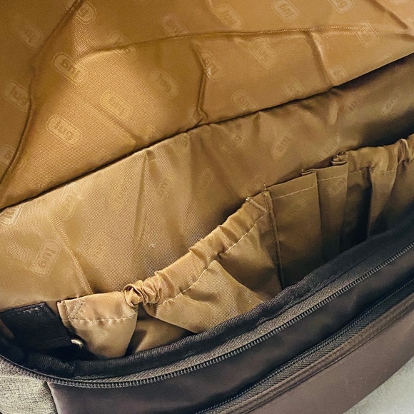 LUG Hula Hoop Diaper / Duffle Bag with Shoulder Straps - Chocolate Brown - Picture 8 of 16